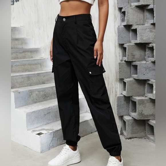 SHEIN Solid Black Cargo Pants - Picture 1 of 3